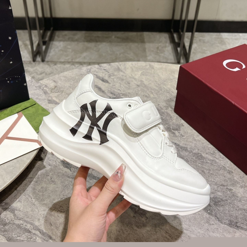 G*u*i casual shoes